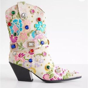 Azalea Wang Embroidered Floral Heeled Boots